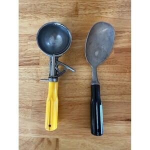 2 Vintage Scoop Master Ice Cream Scoop, YELLOW BLACK Bakelite Handle Works Great